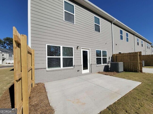Building Photo - 1616 Fern Ridge Ln
