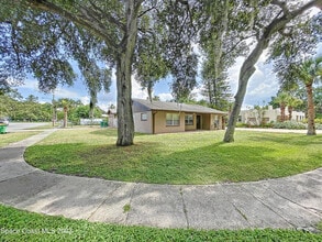 Building Photo - 305 Belmont Dr