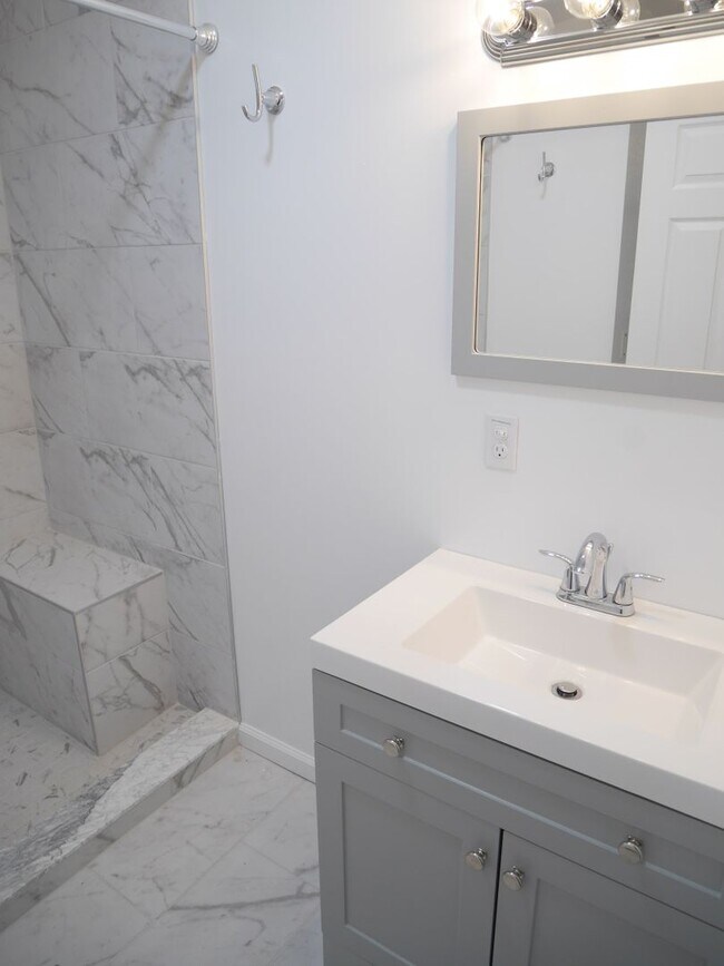 Foto del edificio - Renovated Single Family Home- Middle River...