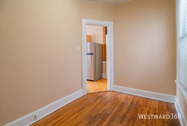 Foto del edificio - 3322 N Lakewood Ave
