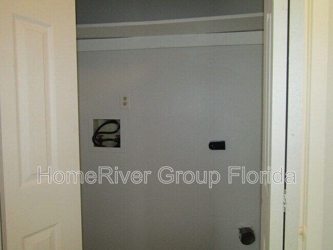 Foto del edificio - 3399 Green Briar Cir