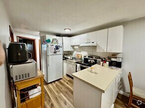 Building Photo - 211 Malden St