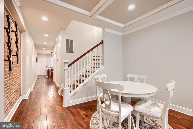 Building Photo - 1730 E Chase St