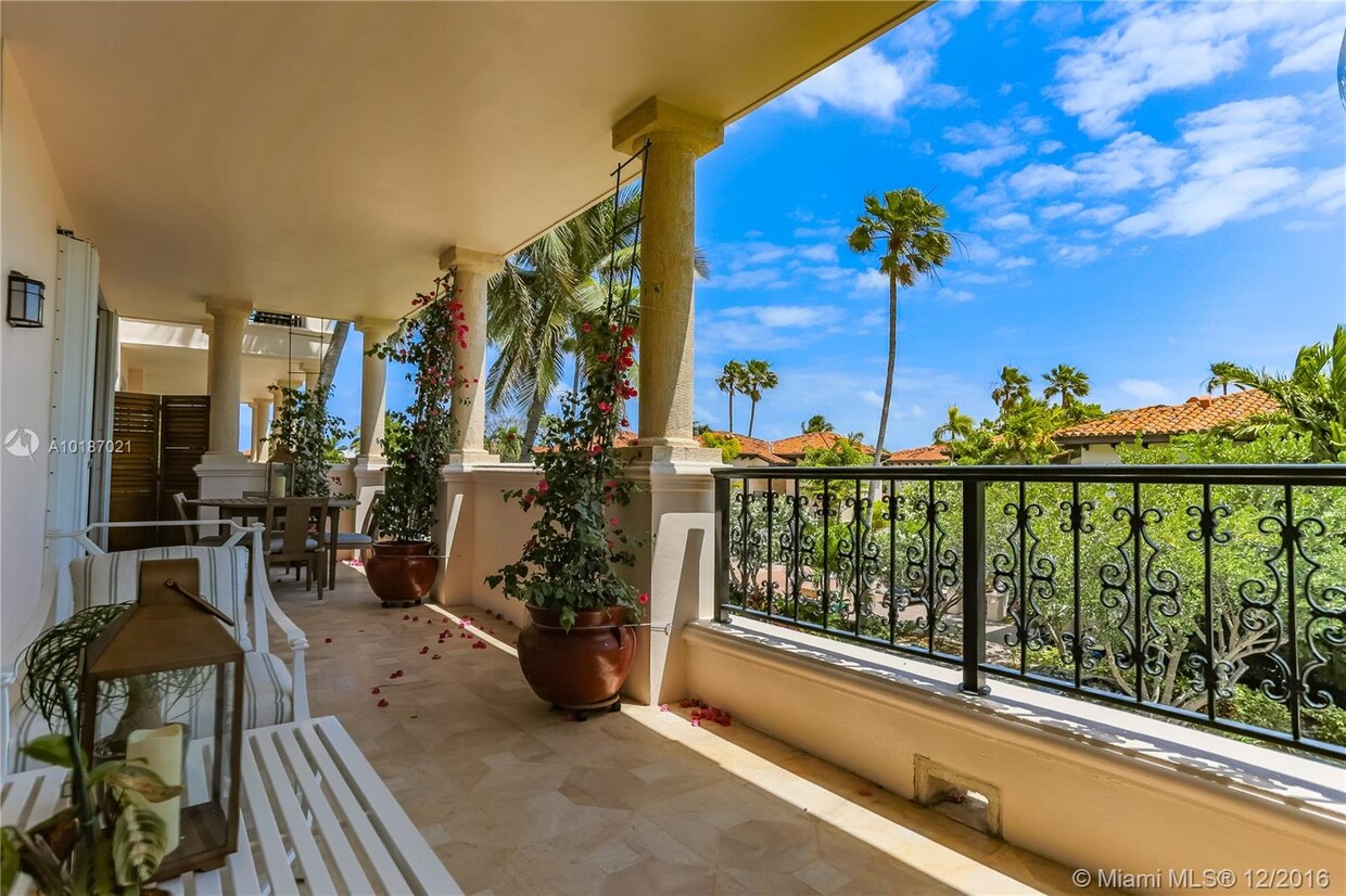 Primary Photo - 19124 Fisher Island Dr