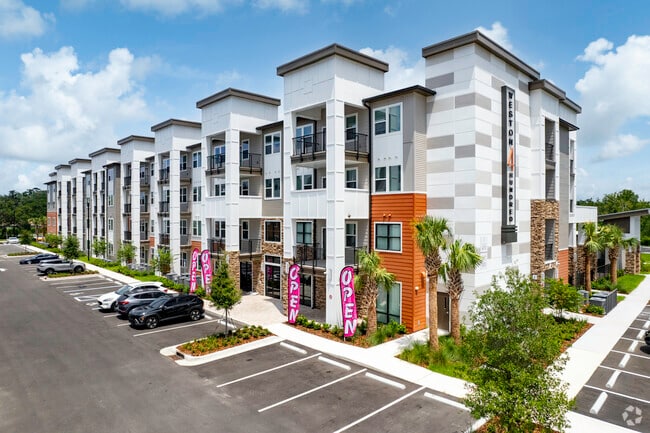 Building Photo - Weston 4 Hundred