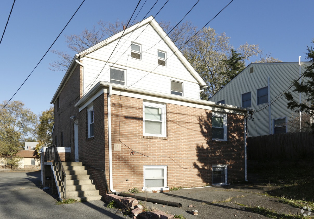 Building Photo - 5 Unit Multifamily