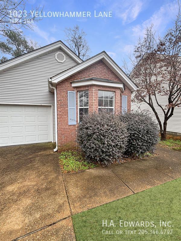 Foto del edificio - 1023 Yellowhammer Ln