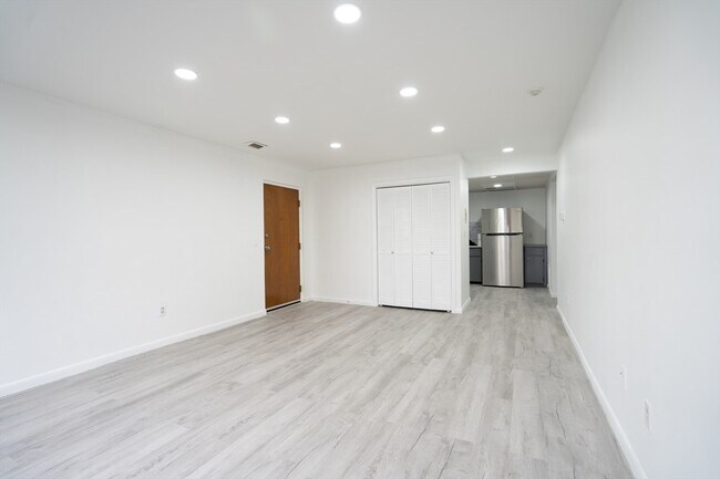 Building Photo - 34 Pleasant Dr