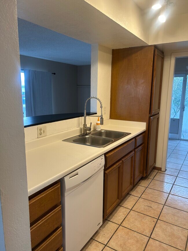 Building Photo - 726 E Villa Rita Dr