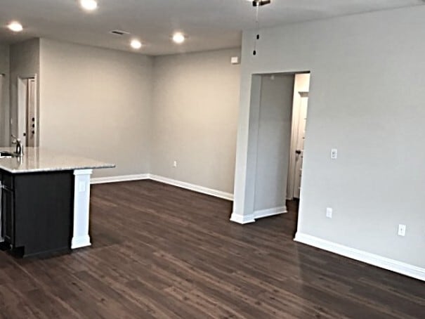 Foto del edificio - 8109 Cottage Rose Dr