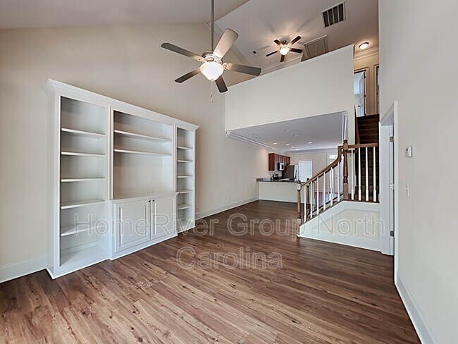 Foto del edificio - 16 Pisgah Forest Cir