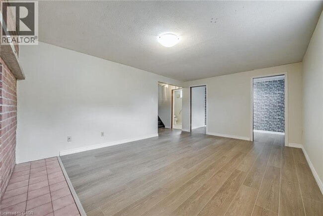 Photo du bâtiment - 3 Envoy Blvd