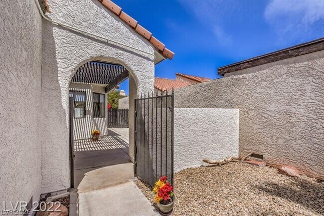 Foto del edificio - 7716 Sparkle Ave