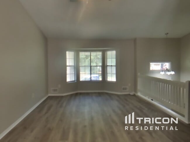 Building Photo - 5708 St Thomas Dr