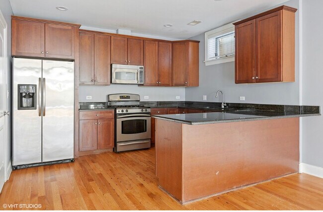 Building Photo - 4040 N Mozart St