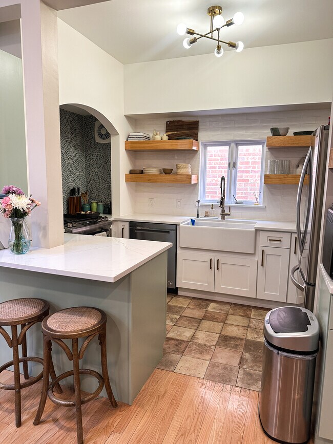 Photo - 1508 W Diversey Pky Apartments