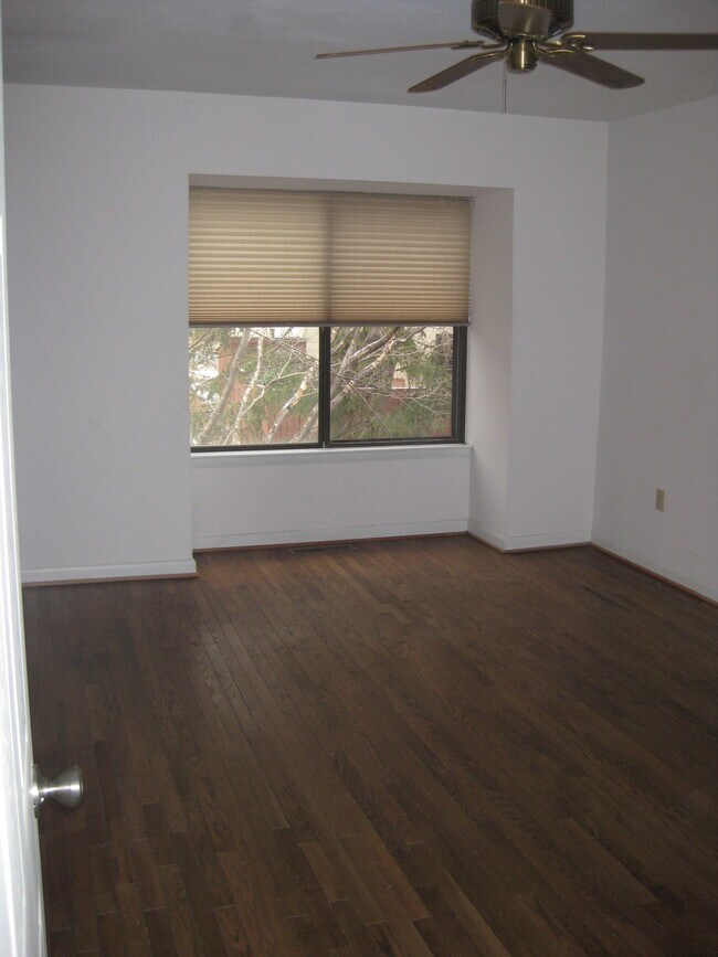 Foto del edificio - 2040 Golf Course Dr