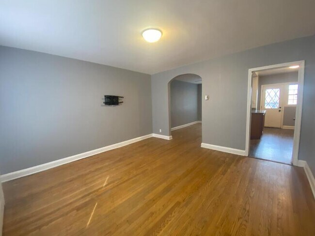 Building Photo - 631 Tolna Street - 1