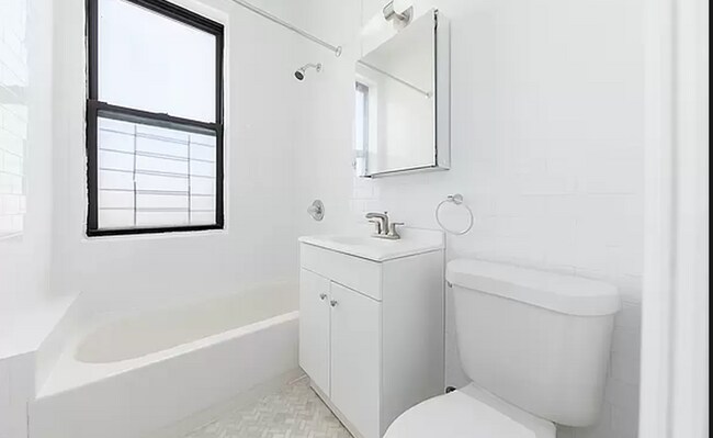 Foto del edificio - 3252 33rd St