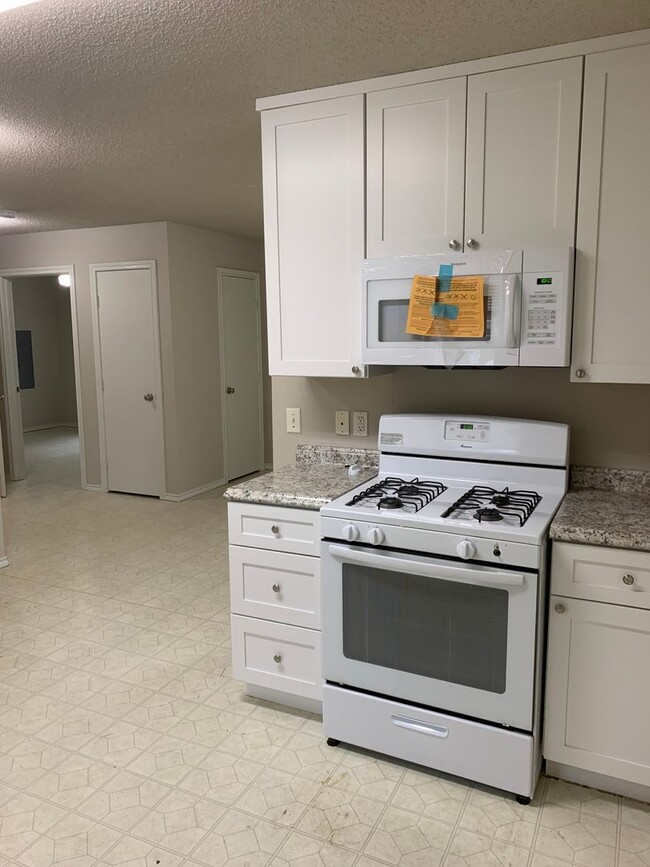 Building Photo - 2 Bedroom, 1 Bath, Bellmead