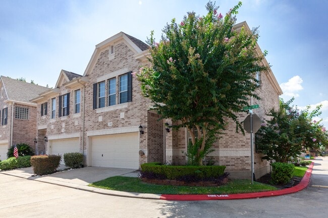 Building Photo - 3206 Holly Thicket Dr