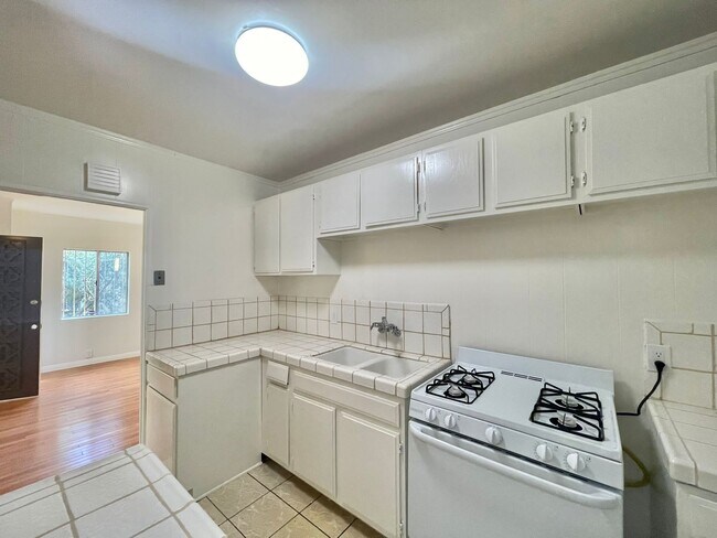 Foto del edificio - 5126 Raleigh St