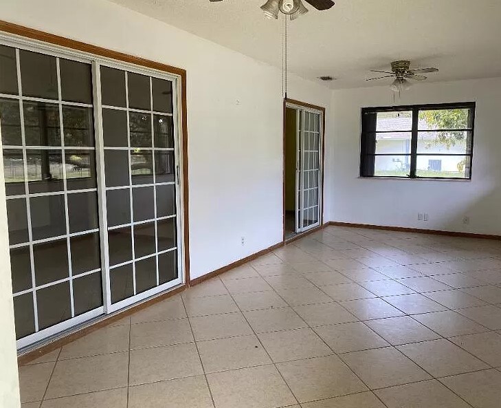Foto del edificio - 11923 66th St N