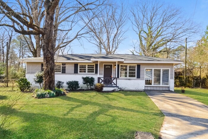 Foto principal - Cozy 3-bedroom Home in Center Point, AL