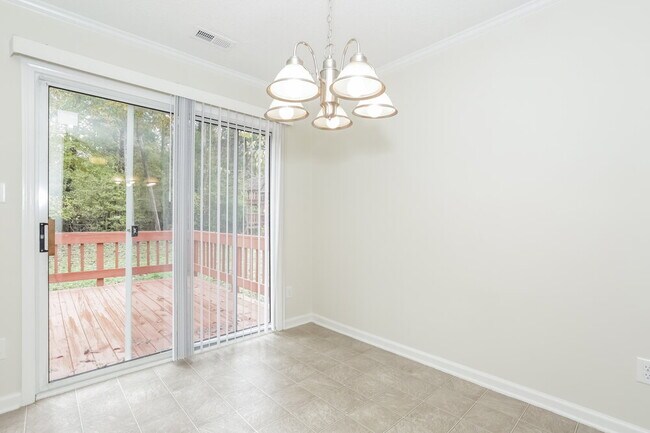 Foto del edificio - 3012 Emerald Meadow Ln
