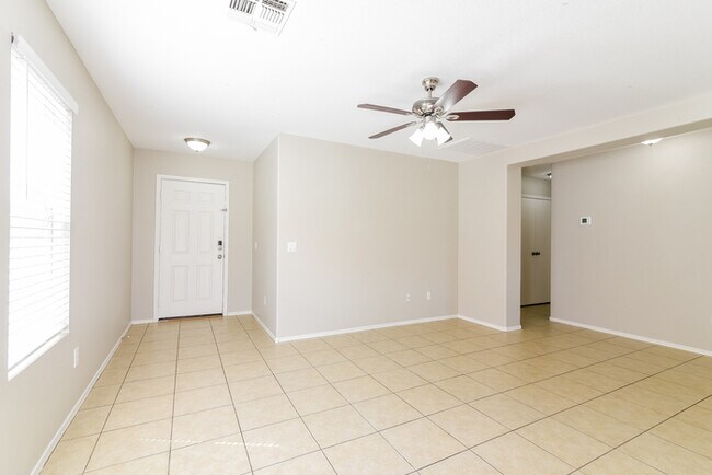 Foto del edificio - 8140 E Obispo Ave