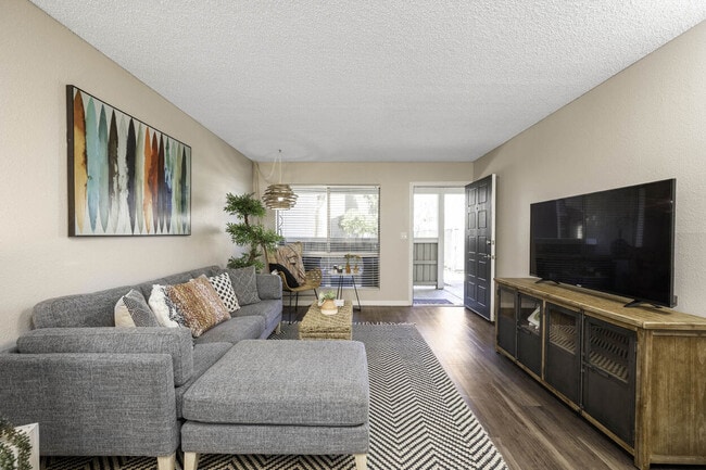 Building Photo - Axiom Tustin