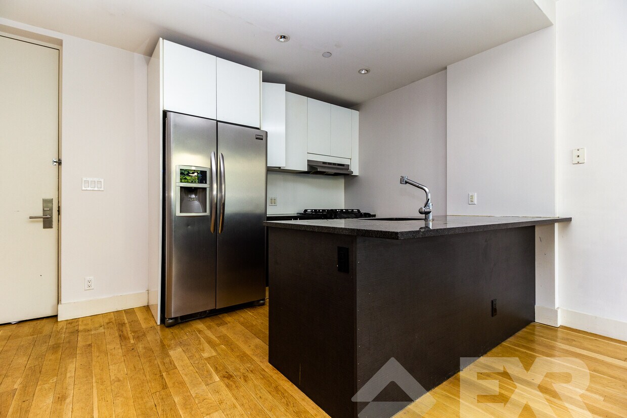 Foto principal - 114 Troutman St
