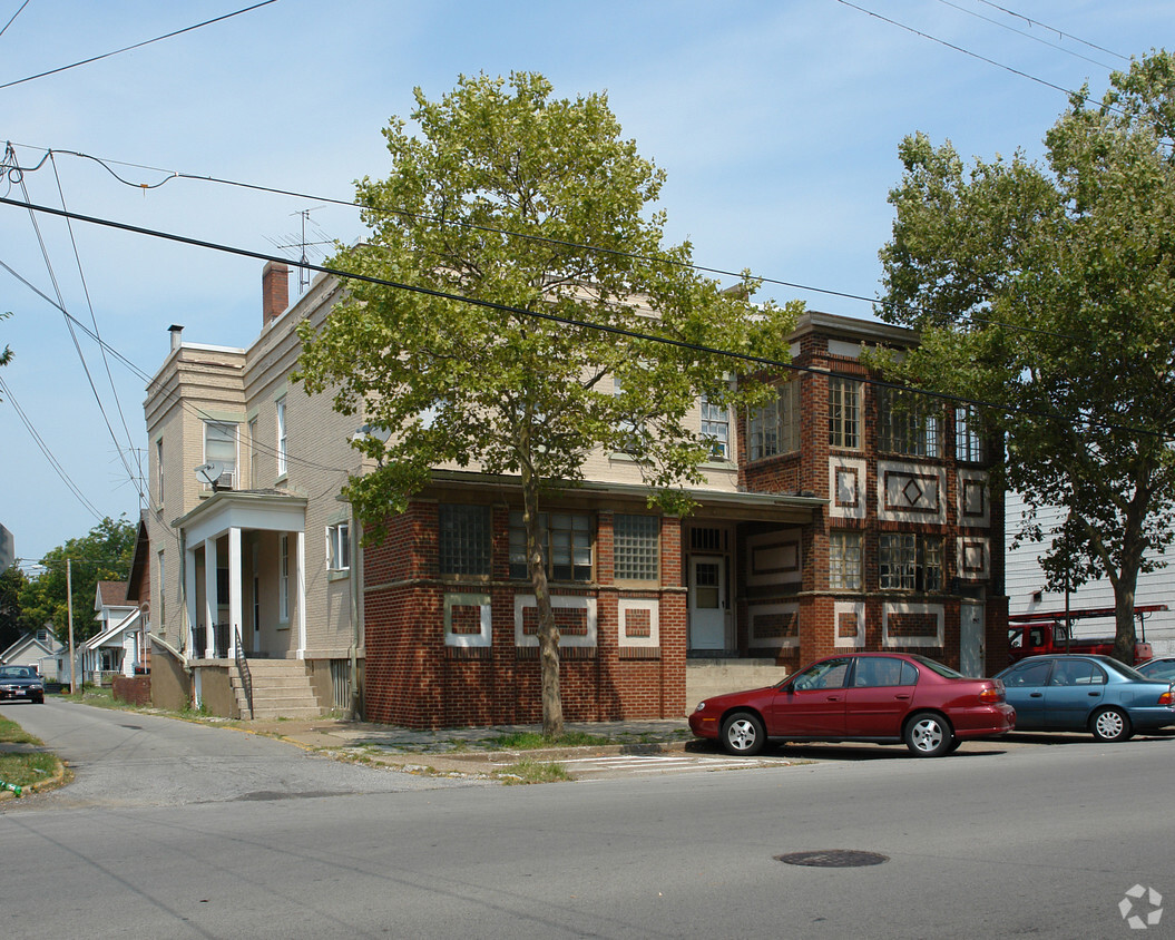 Building Photo - 1015 W Washington St