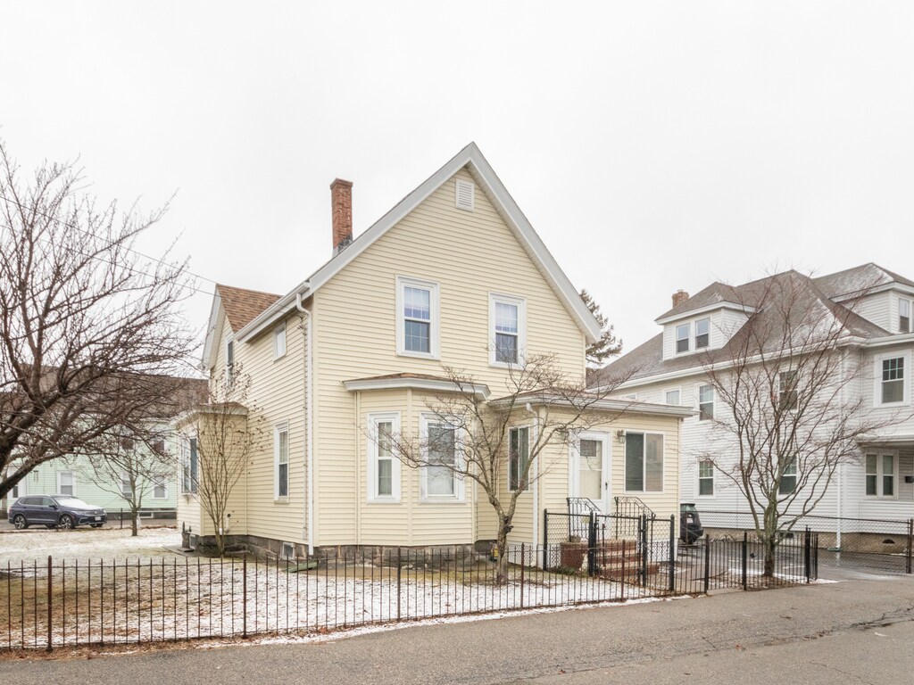 Primary Photo - 18 Taber St