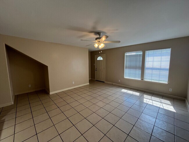 Foto del edificio - 5202 Fountain Lake Dr