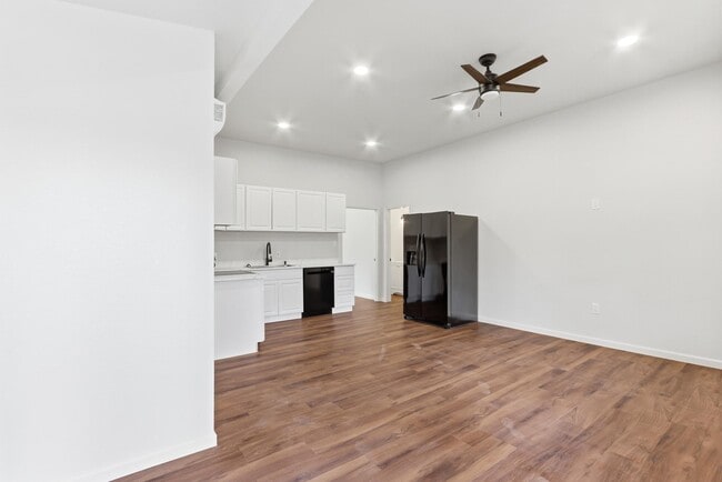 Foto del edificio - 69 N Tucker St