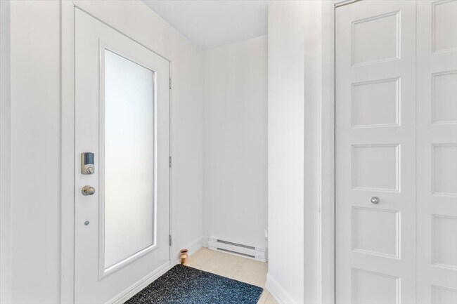 Building Photo - 850 Av De La Traversée
