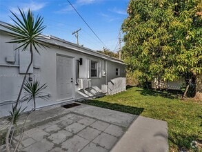 Building Photo - 4941 SW 44th Ave