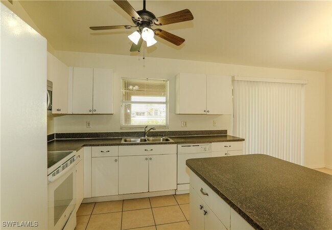 Foto del edificio - 1834 NW 6th Ave