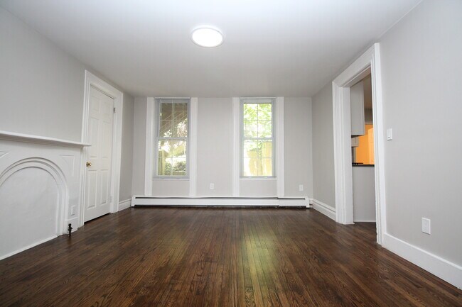 Living Room - 73 W Thames St