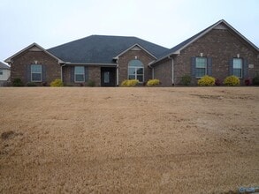 Building Photo - 13205 Hill Crest Dr