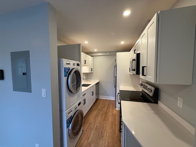 Building Photo - 196 Sherman St