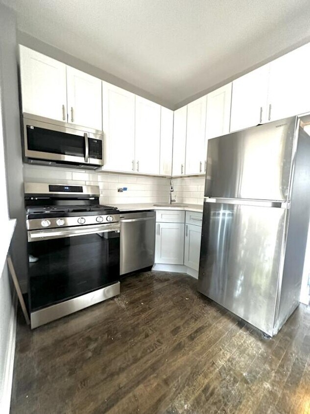 Foto del edificio - 3 bedroom in Chicago IL 60660