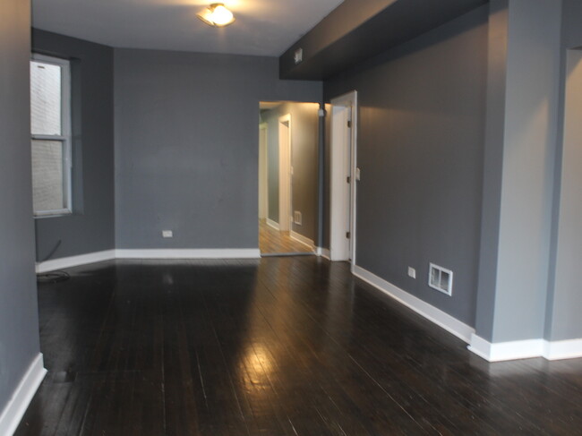 Building Photo - 6624 S Rhodes Ave