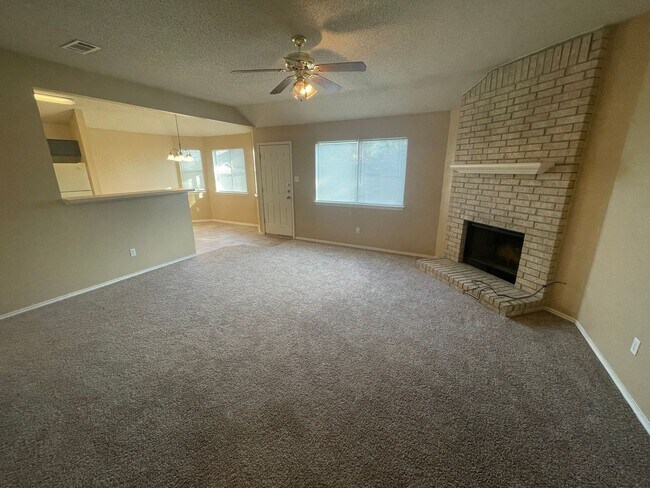 Foto del edificio - 3-Bedroom House for Rent in Killeen