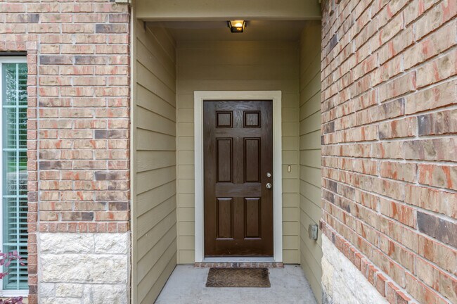 Foto del edificio - 8011 Fieldstone Dr