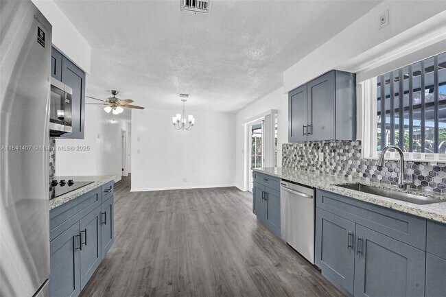 Foto del edificio - 2132 SW 13th St