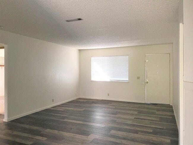 Building Photo - 1674 Bramble Pl