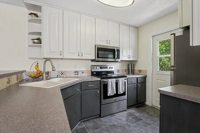 Building Photo - 13525 Zenith Ln
