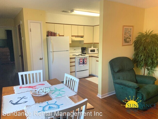 Building Photo - 1 br, 1 bath House - 7 Birch Street #201